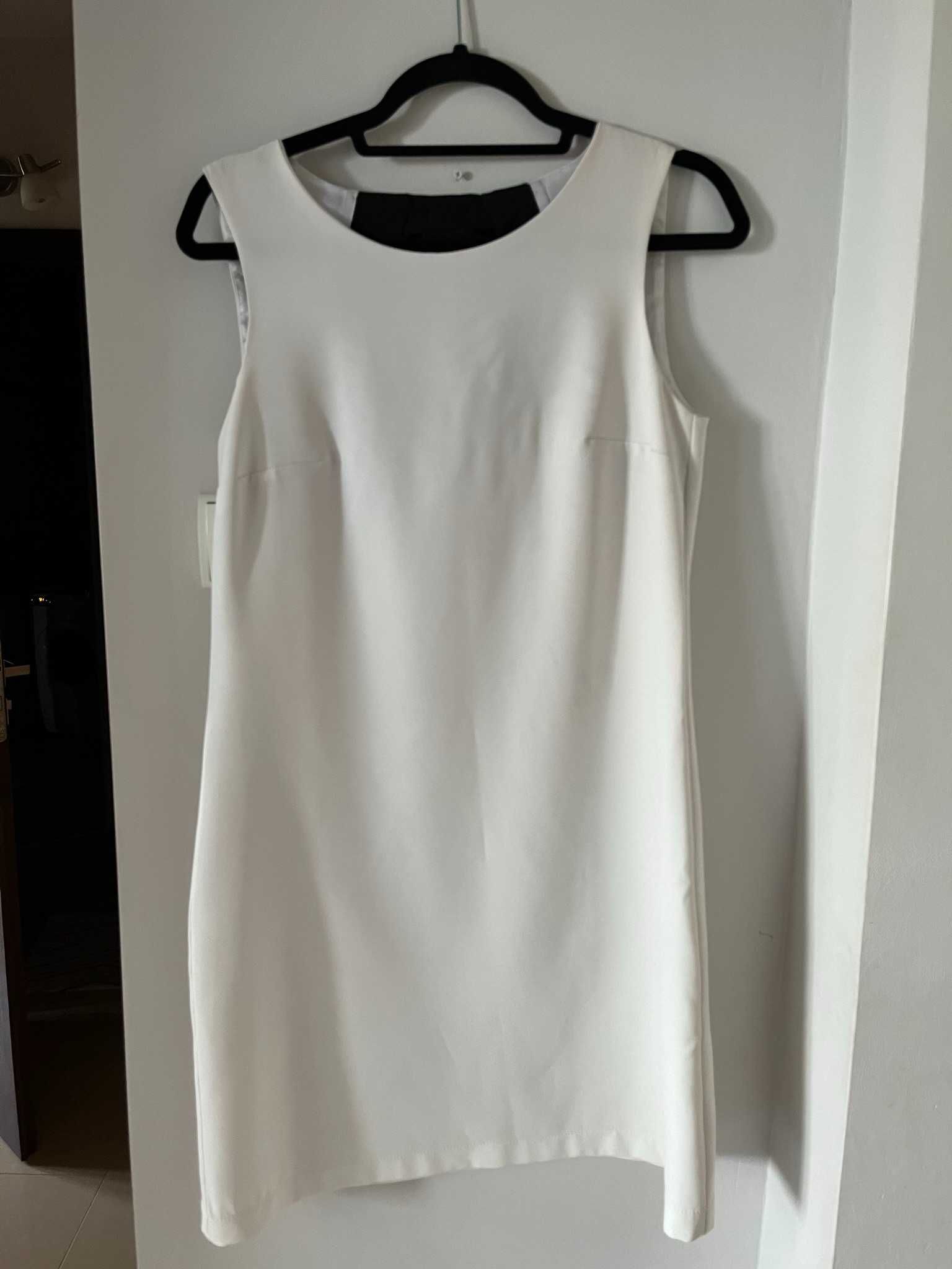 Biała krótka sukienka r. M