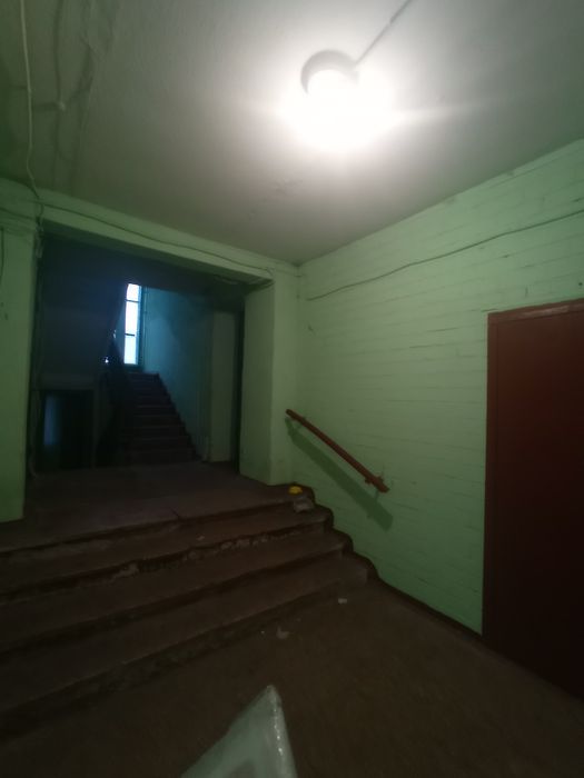 Продам МЕГАДЁШАВАЯ гостинку метро ЮЖД 10-ь минут...