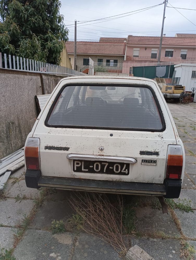 Peugeot 504 - Carrinha antiga