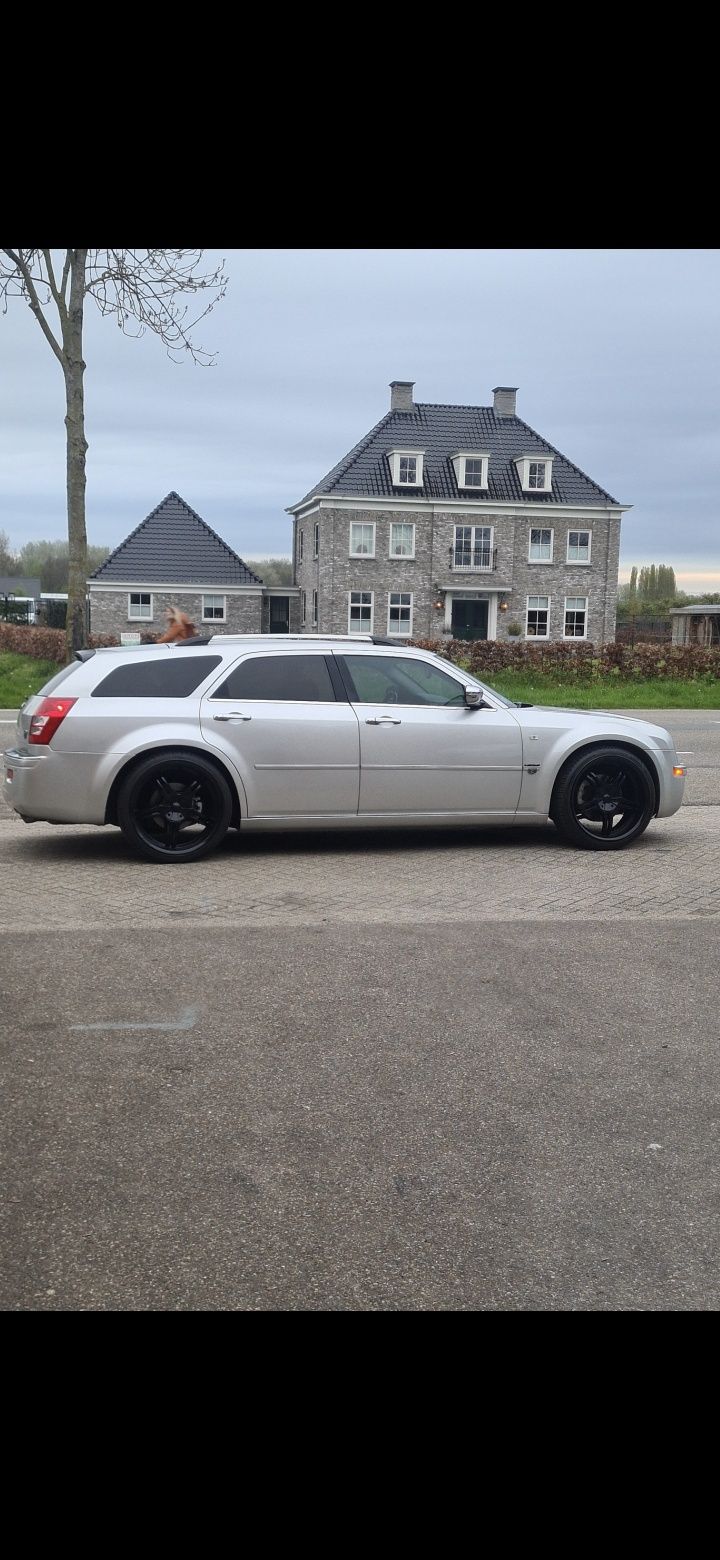 Felgi 22 cale.  Piekny wzór z rantem.  Chrysler  Dodge 5x115
