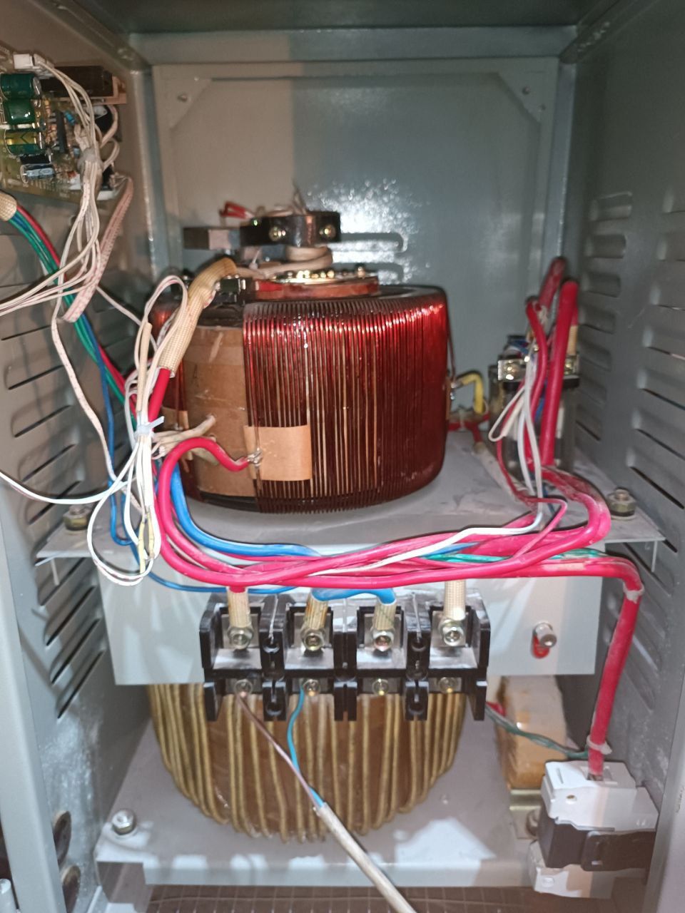 Стабилизатор напряжения DELIXI TND-15KVA