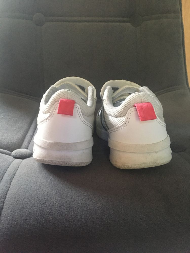 Białe buty Adidas 28