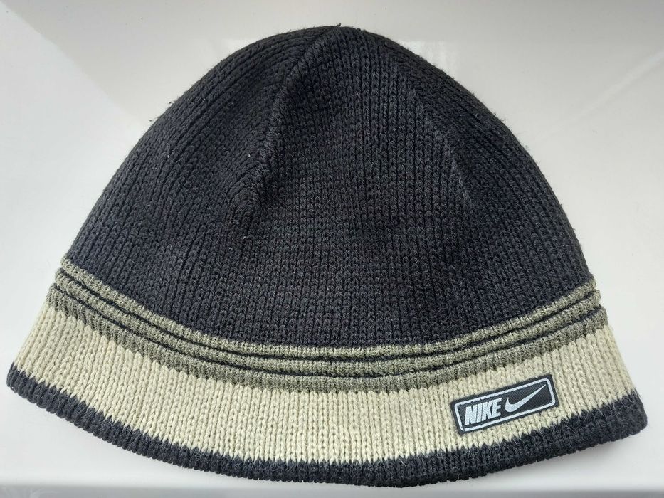 Шапка зимова тепла в'язана дитяча чорна Nike німецька гарний стан