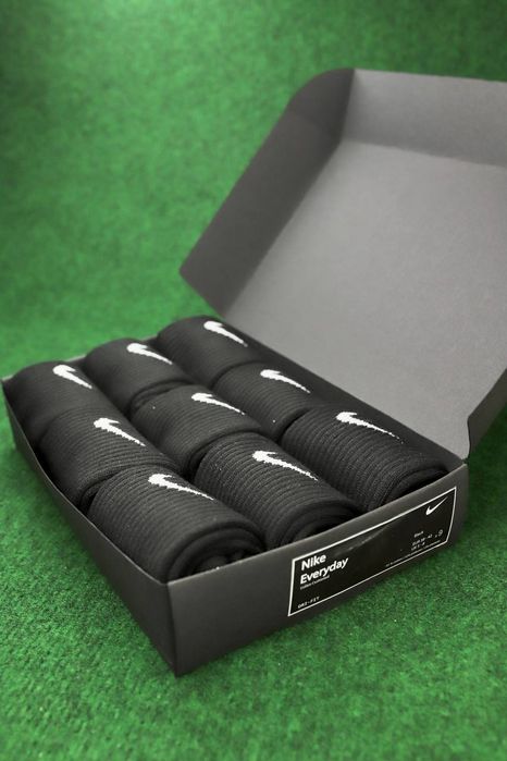 Skarpety Nike w Pudełku Czarne Wysokie 38-42(9 par)
Cena drop: 80 z