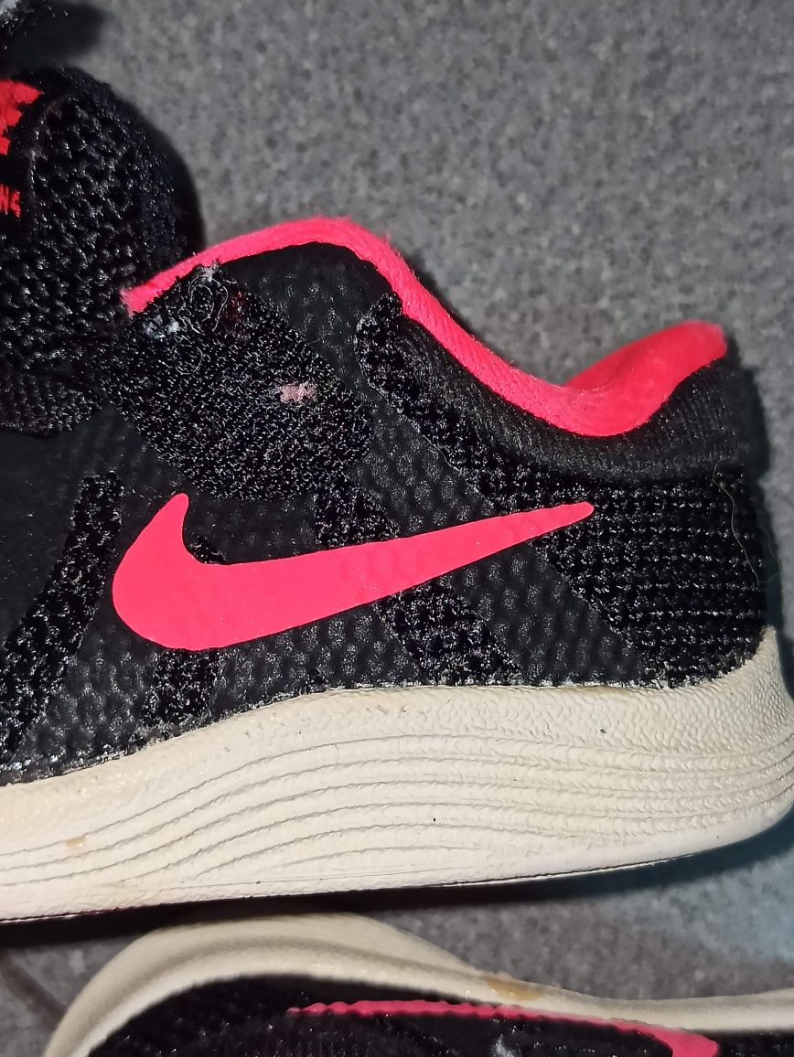 Sapatilhas Nike revolution 4 n° 18,5 como novas