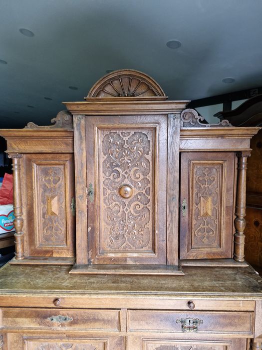 Starodawny kredens do renowacji