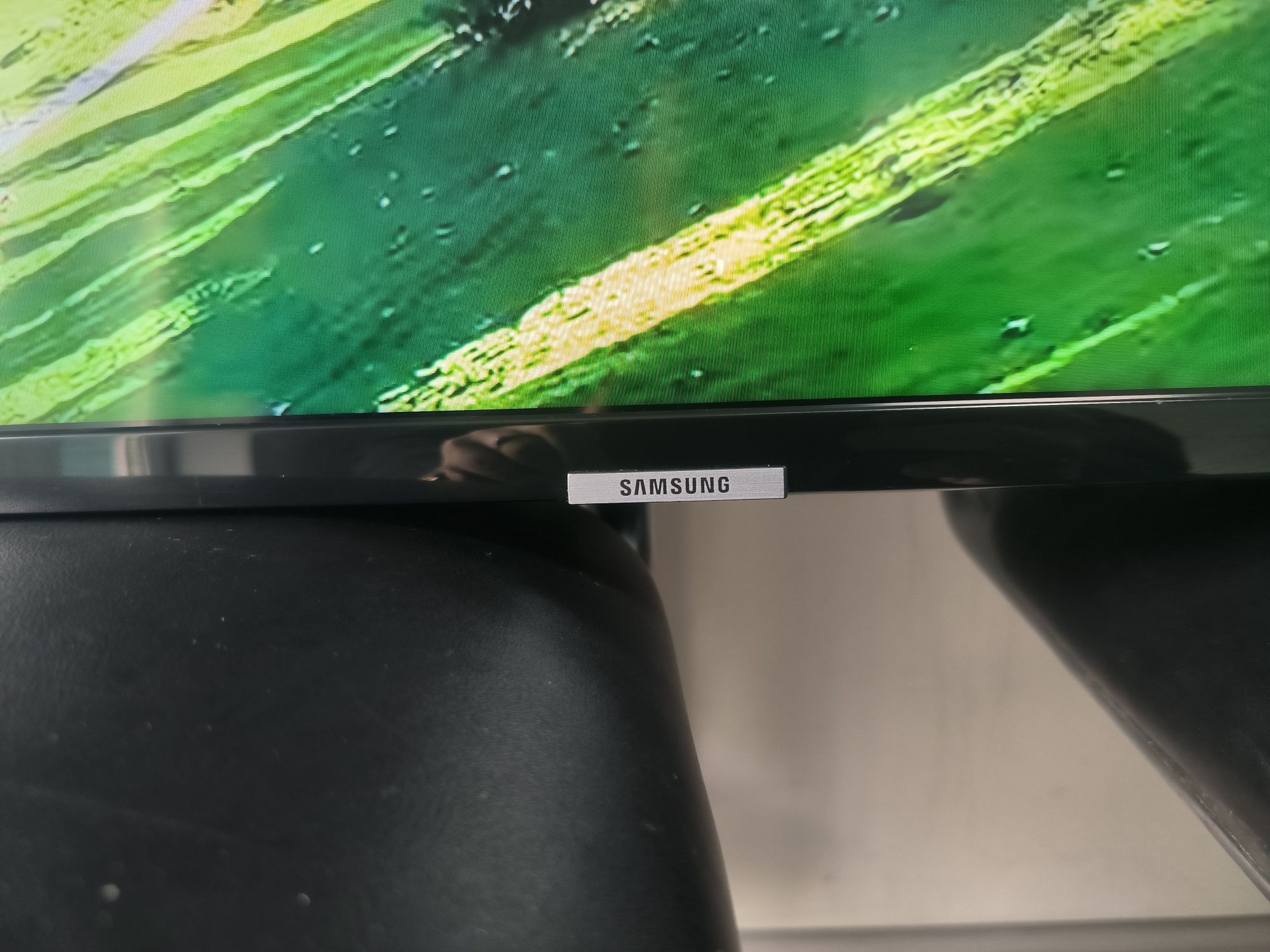 Телевизор Samsung UE50NU7002 4K 2019 год