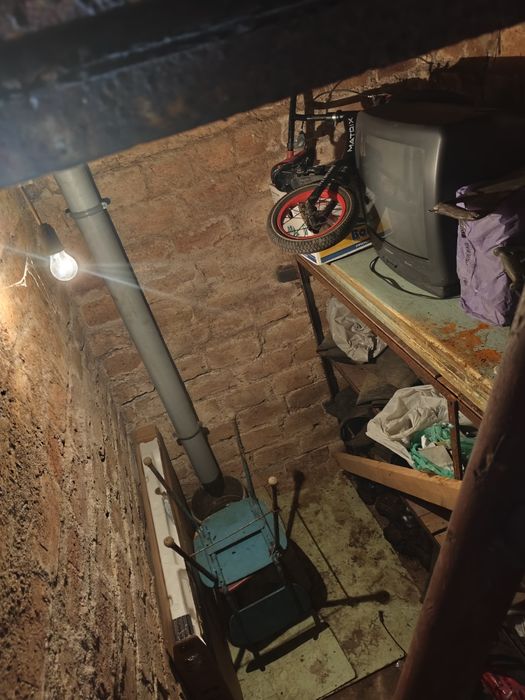 Продам кирпичный гараж 18 м² . Яма, погреб, свет, охрана