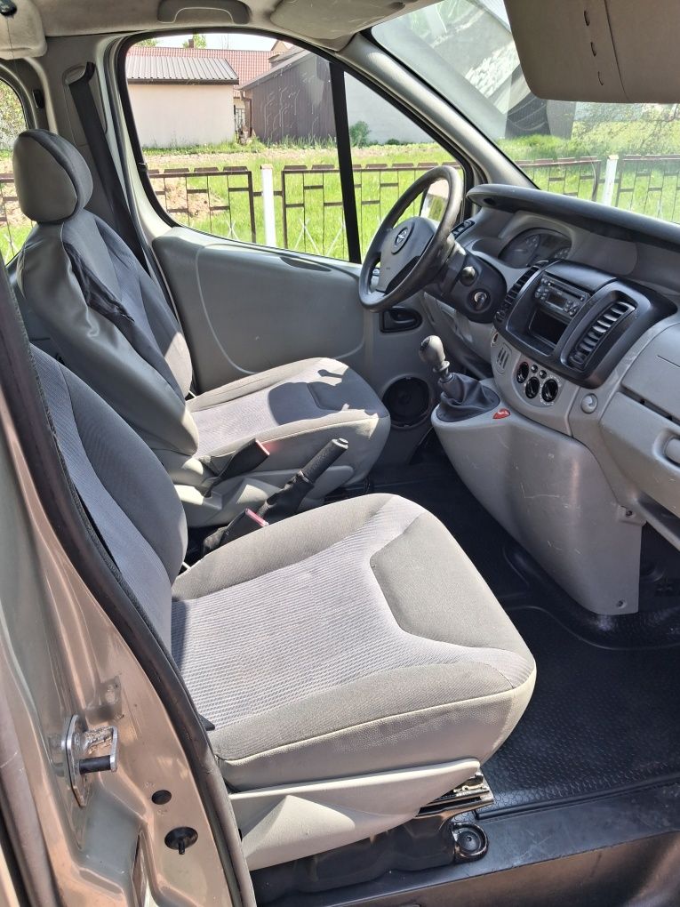 Opel Vivaro 2.0 long  brygadówka holenderka 2007r KIELCE klima hak