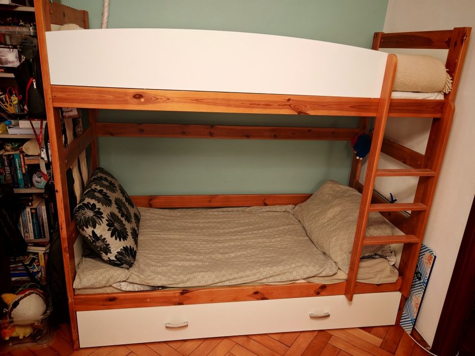 Łóżko piętrowe drewniane