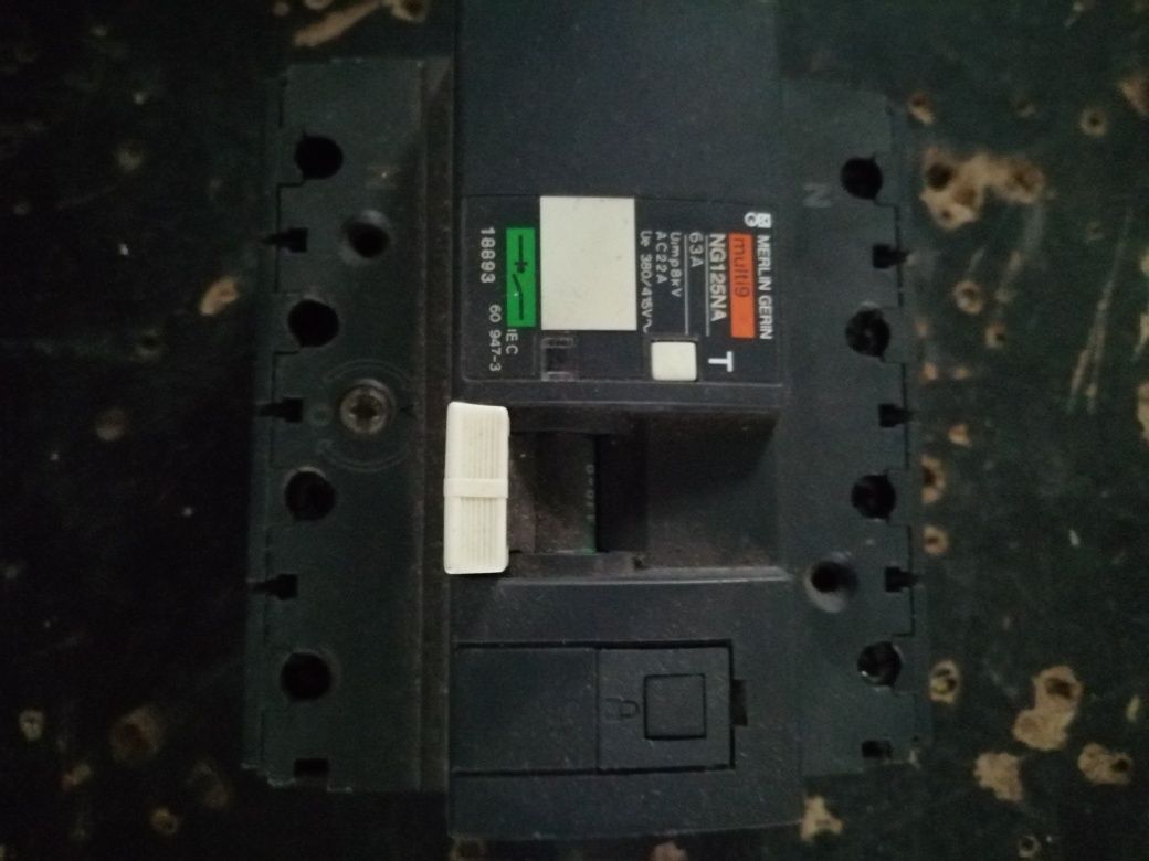 Interruptor merlin  Gerin 4 63A