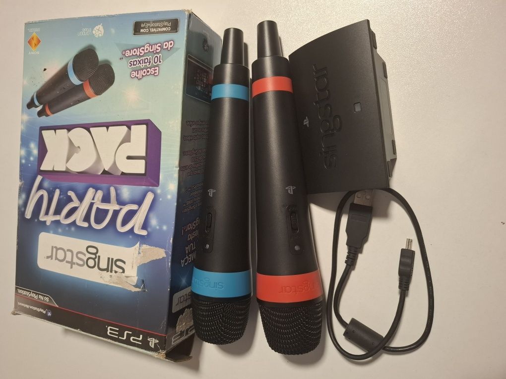 Ps 3 com vários jogos e acessórios.