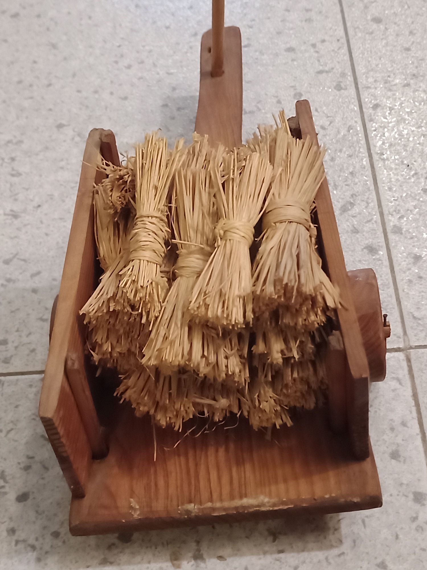 Mini carroça com palha - artesanato de Portugal