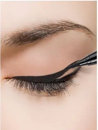 Kredka w tuszu do powiek Eyeliner