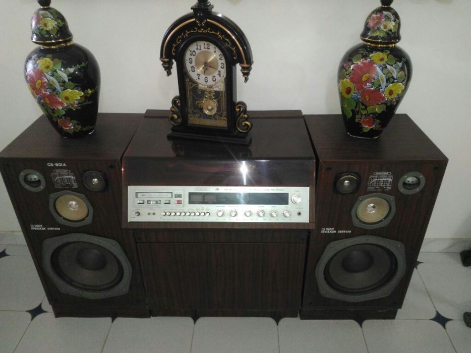 Hifi  vintage com móvel incorporado