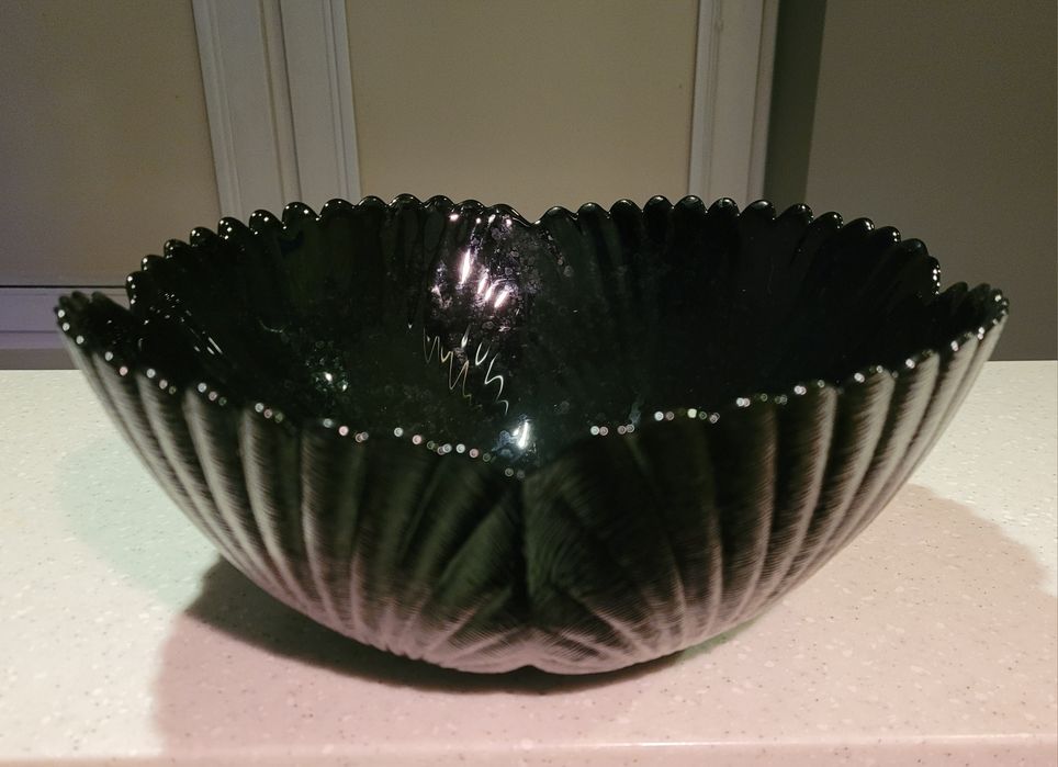 Arcoroc Vintage miska z czarnego szkła z muszelkami 26cm średnicy