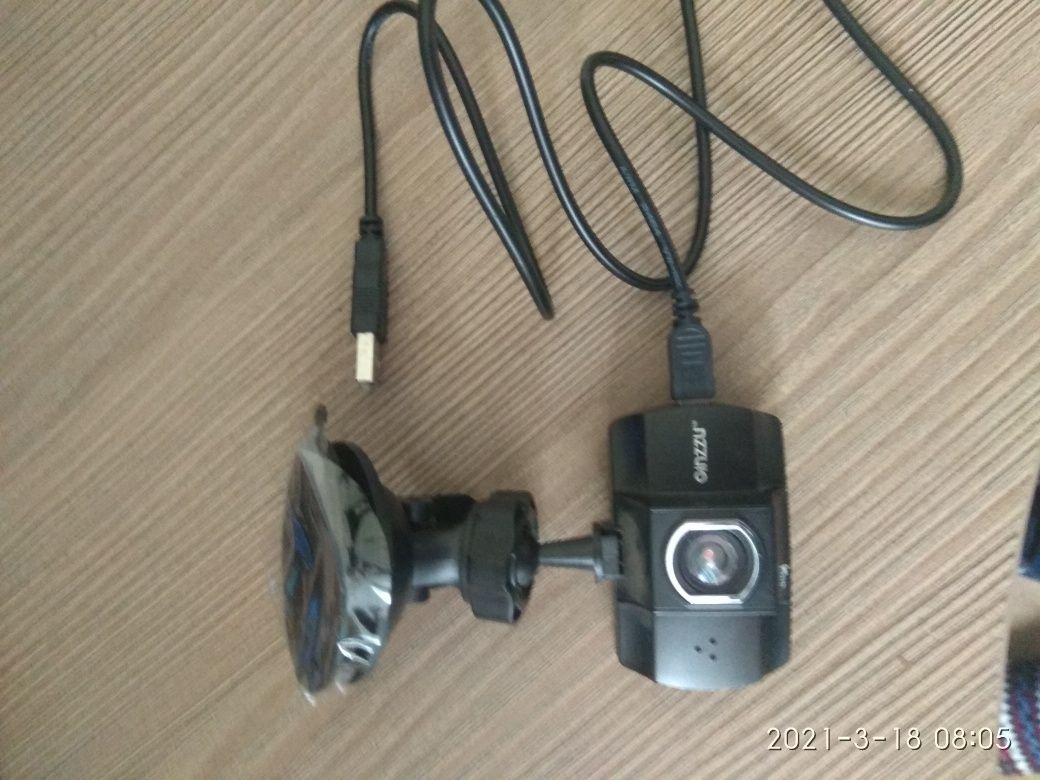 Відеорегістратор Ginzzu FX-801HD та відеорегістратор F900LHD