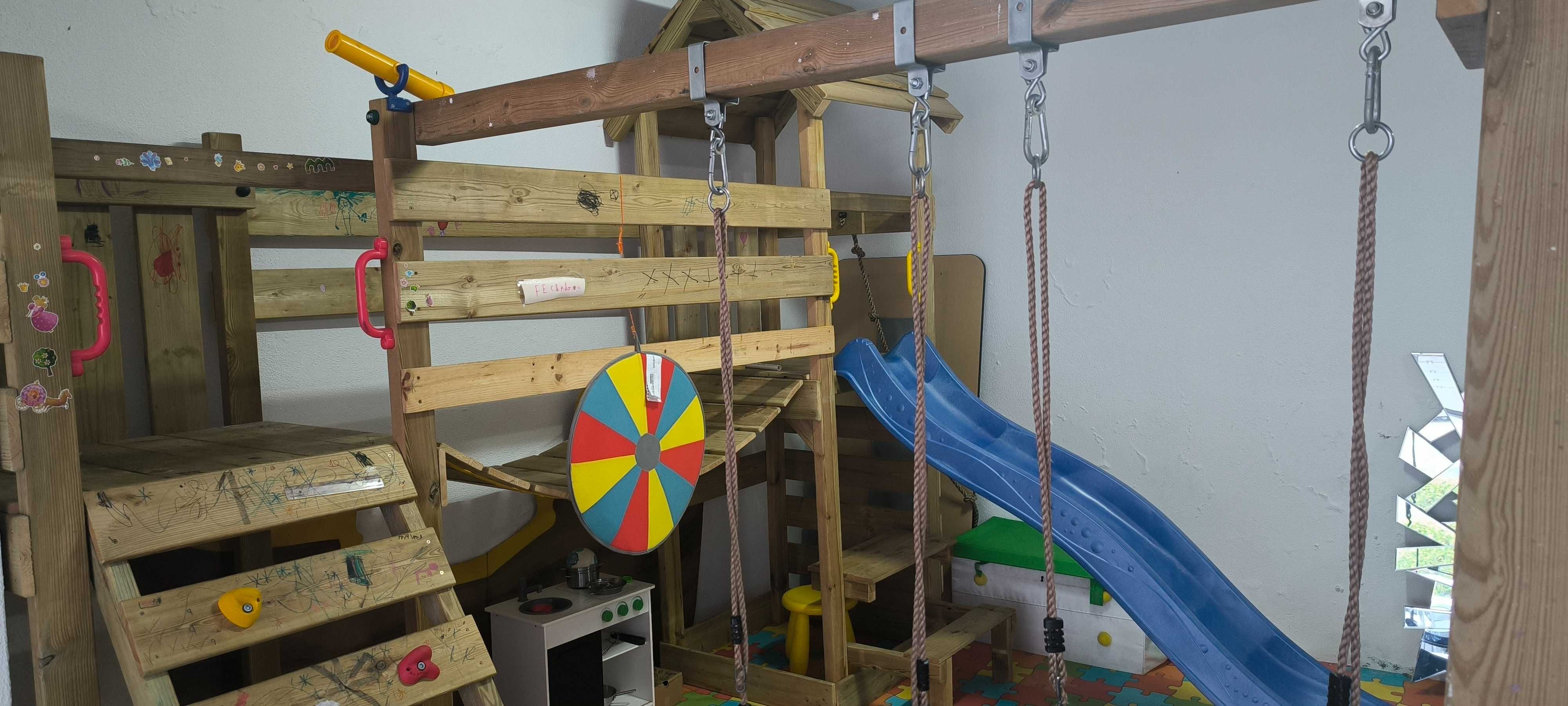 Playground - Parque infantil exterior / interior