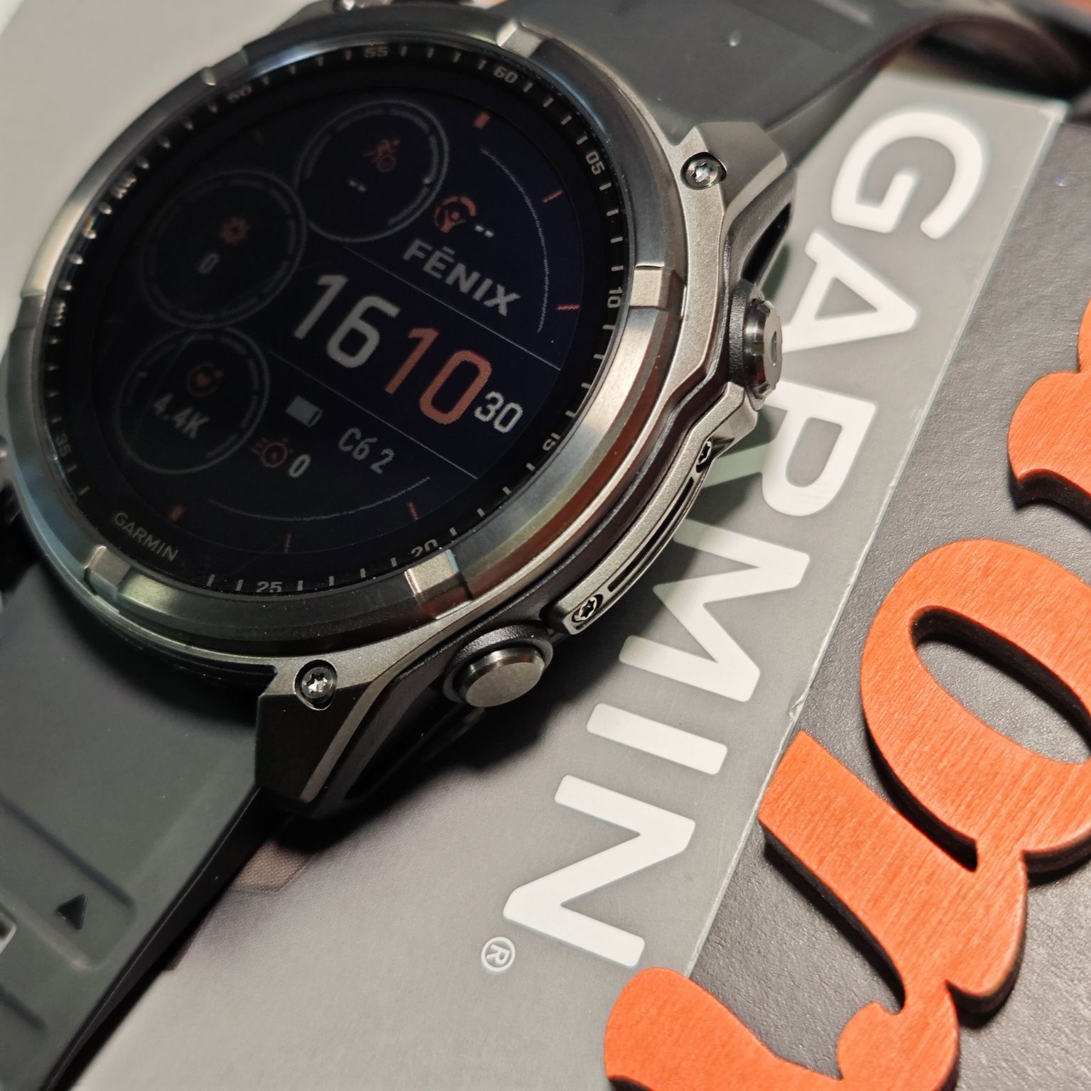 Garmin fenix 8 (51 мм) Sapphire Solar, DLC titanium Black 010-02907-11