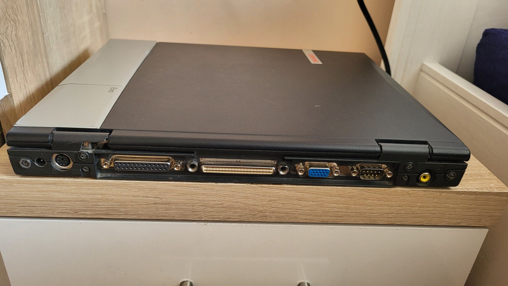 Retro laptop compaq evo n600c