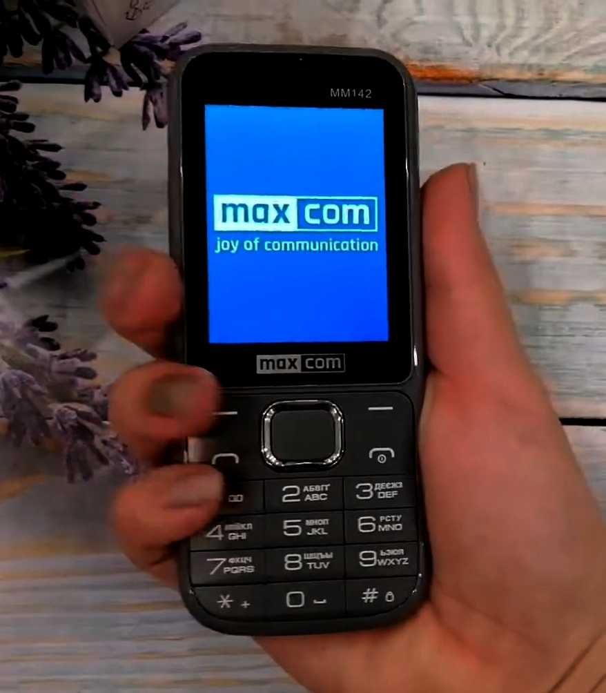 Телефон Maxcon MM142 идеал