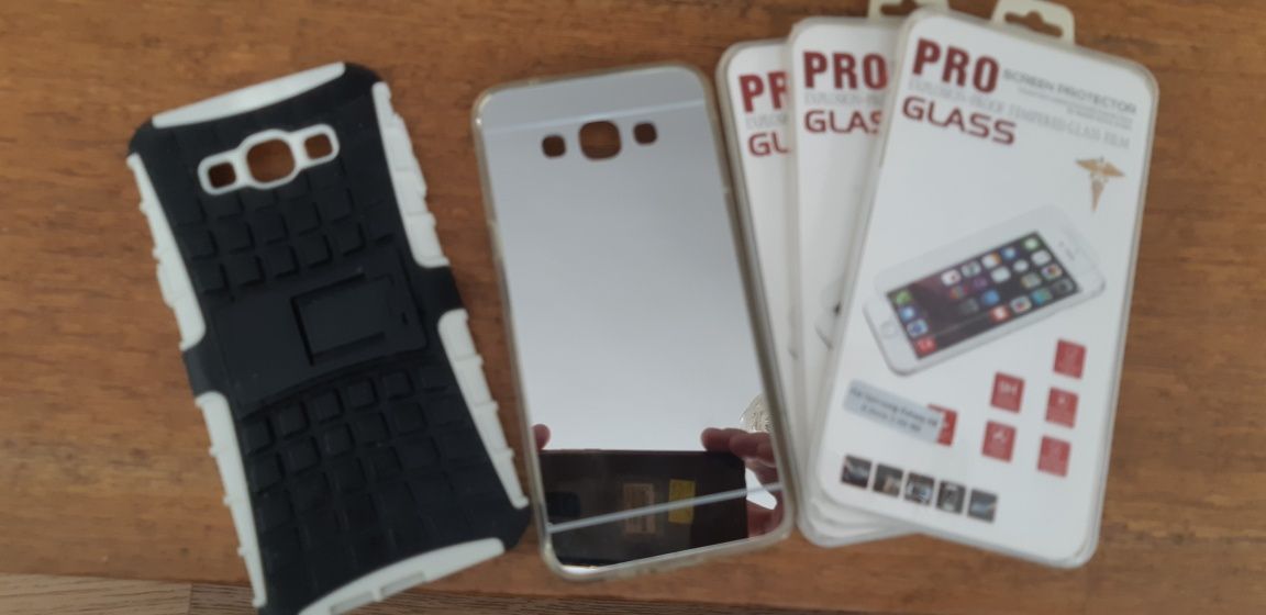 Sprzedam etui plus szkło Samsung A8