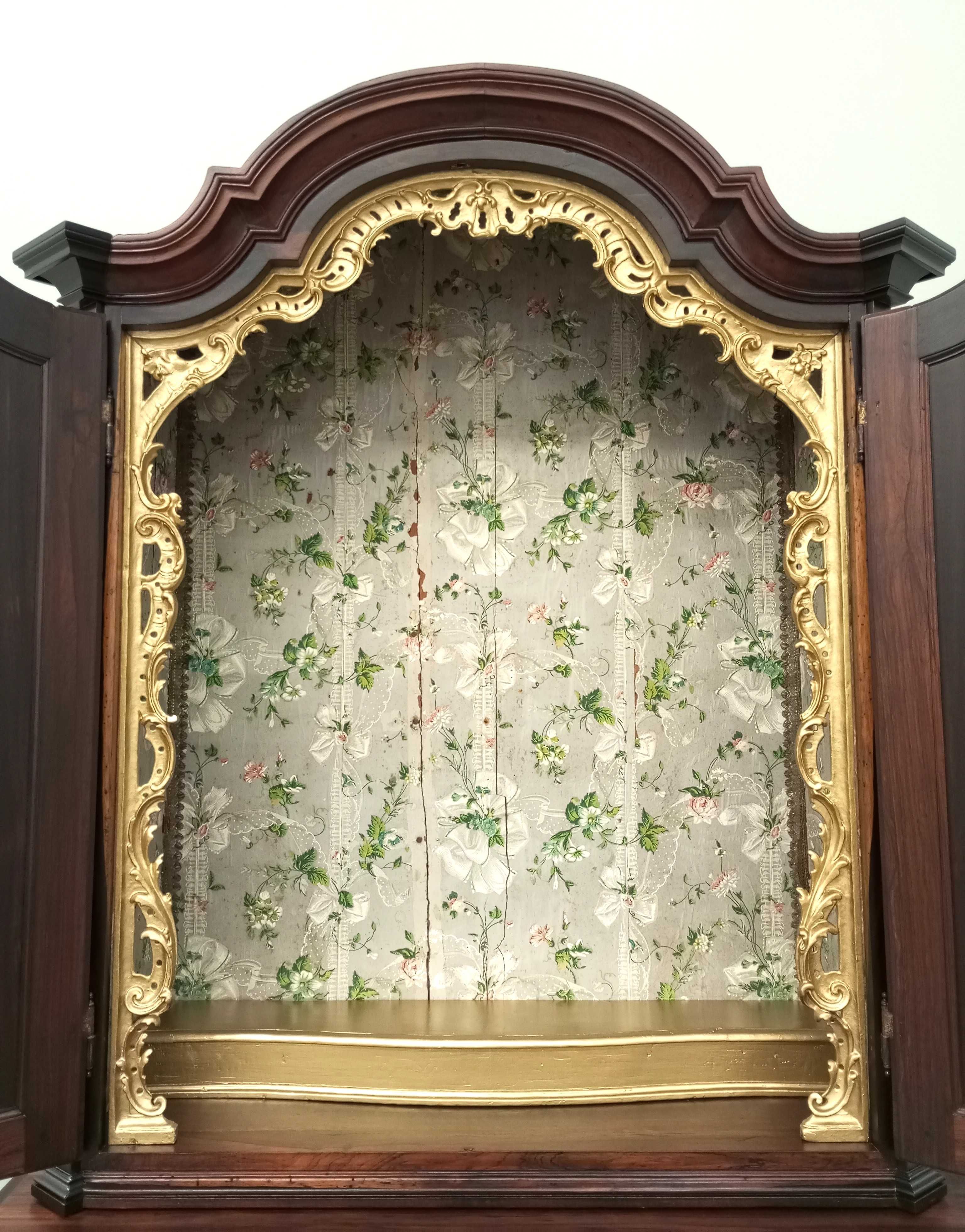 Antigo oratório D. Maria em pau santo séc. XVIII/XIX