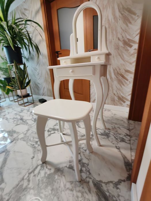 Toaletka z taboretem