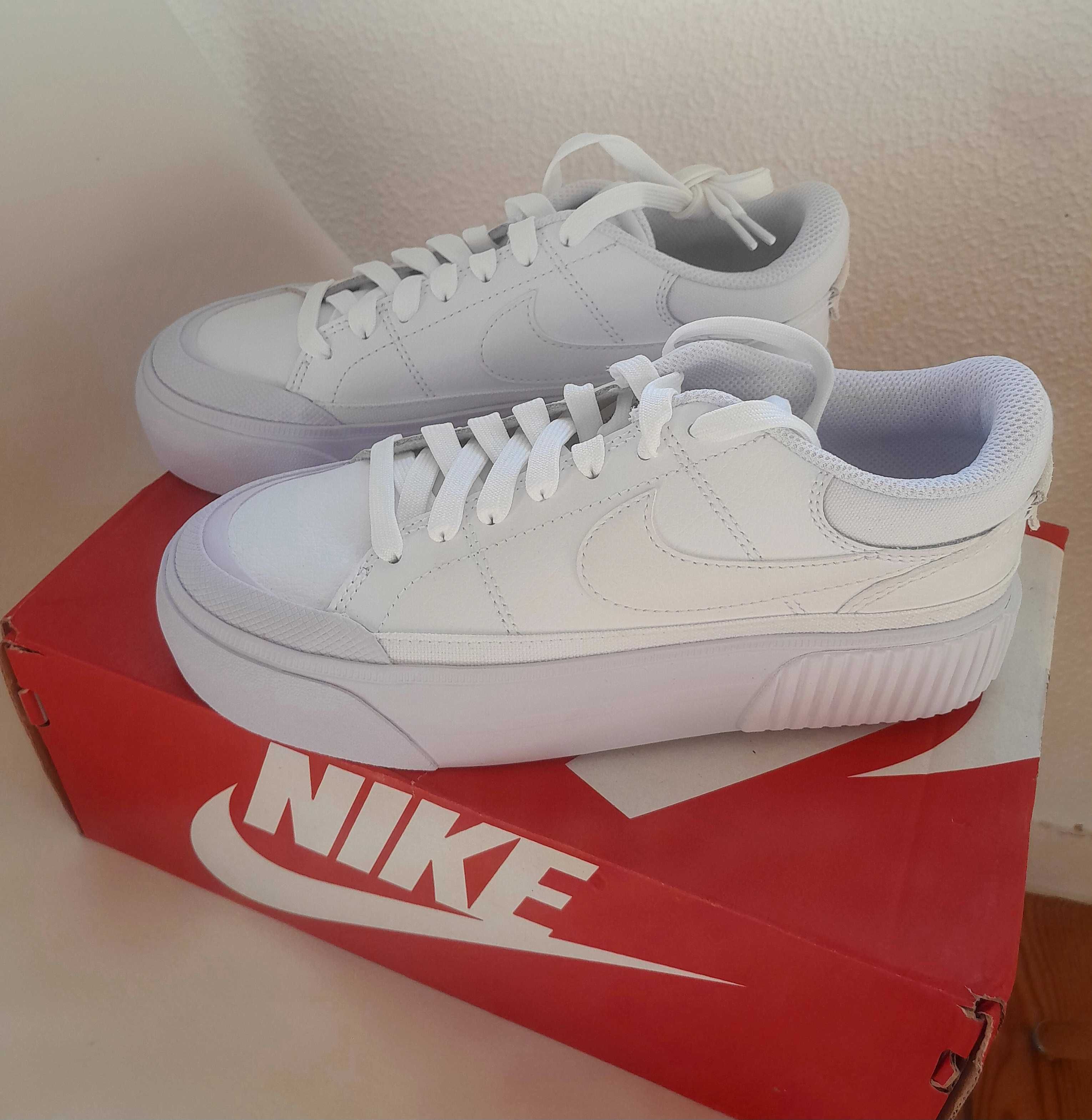 Sapatilhas de Mulher NIKE Court Legacy Lift Lã Branco