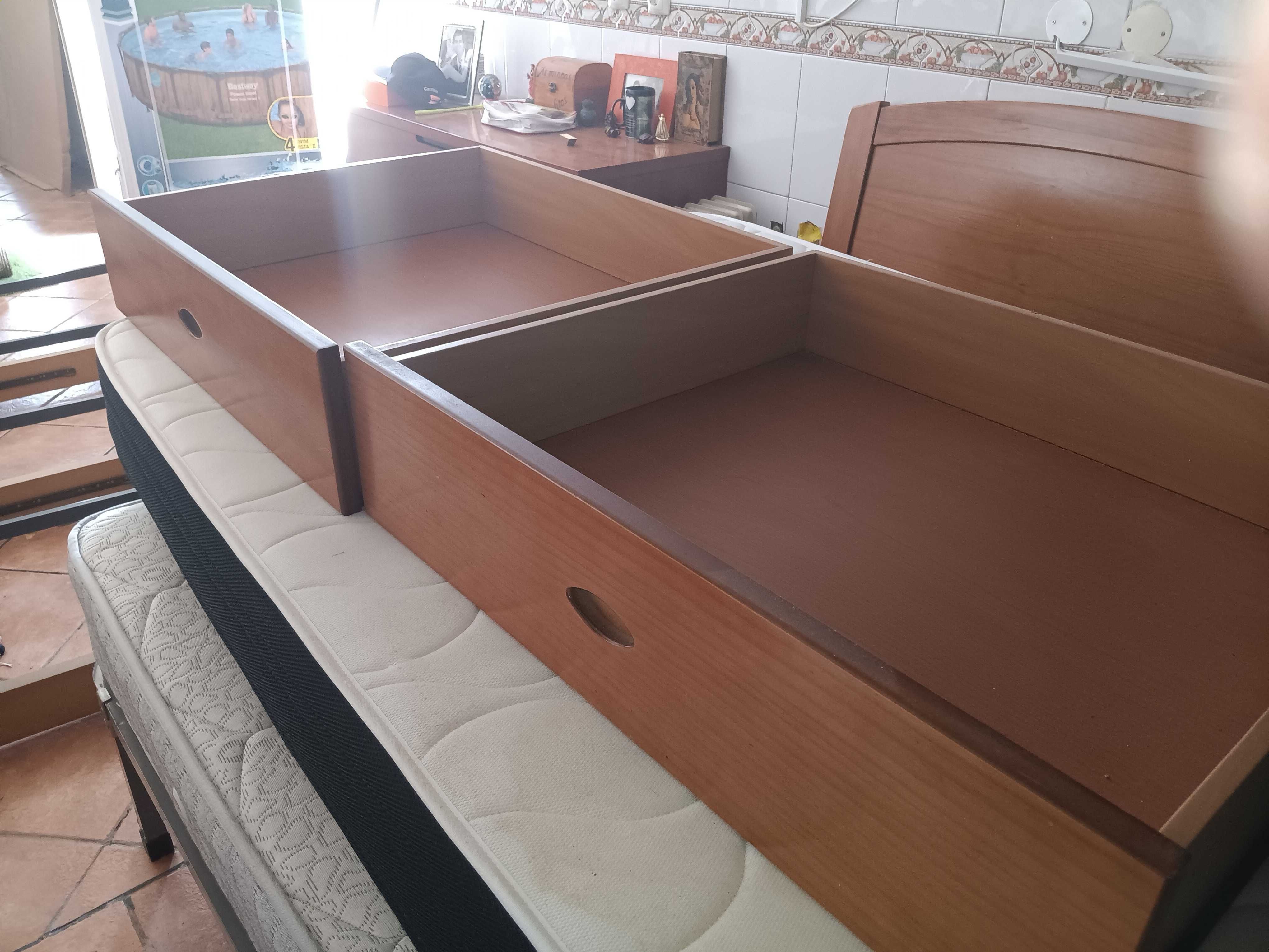 Cama de solteiro em pinho
