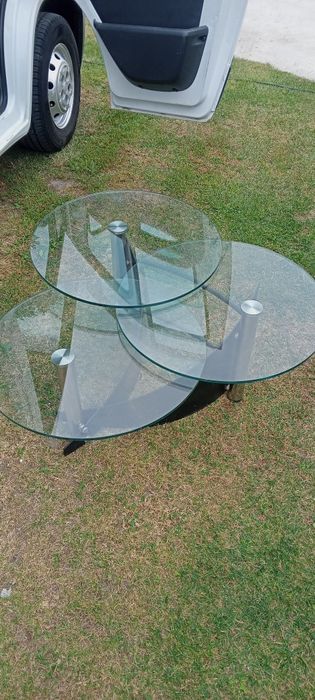 elegancki szklany stolik