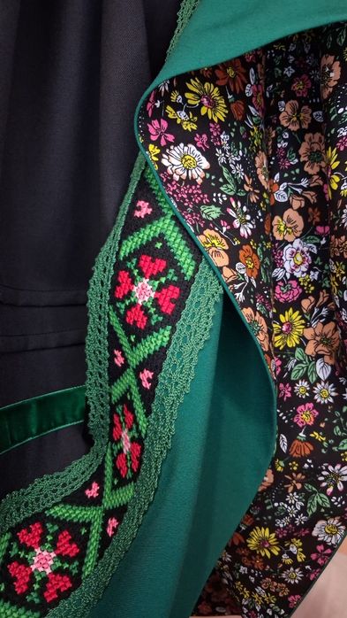 Спідниця в українському стилі з ручною вишивкою хрестиком