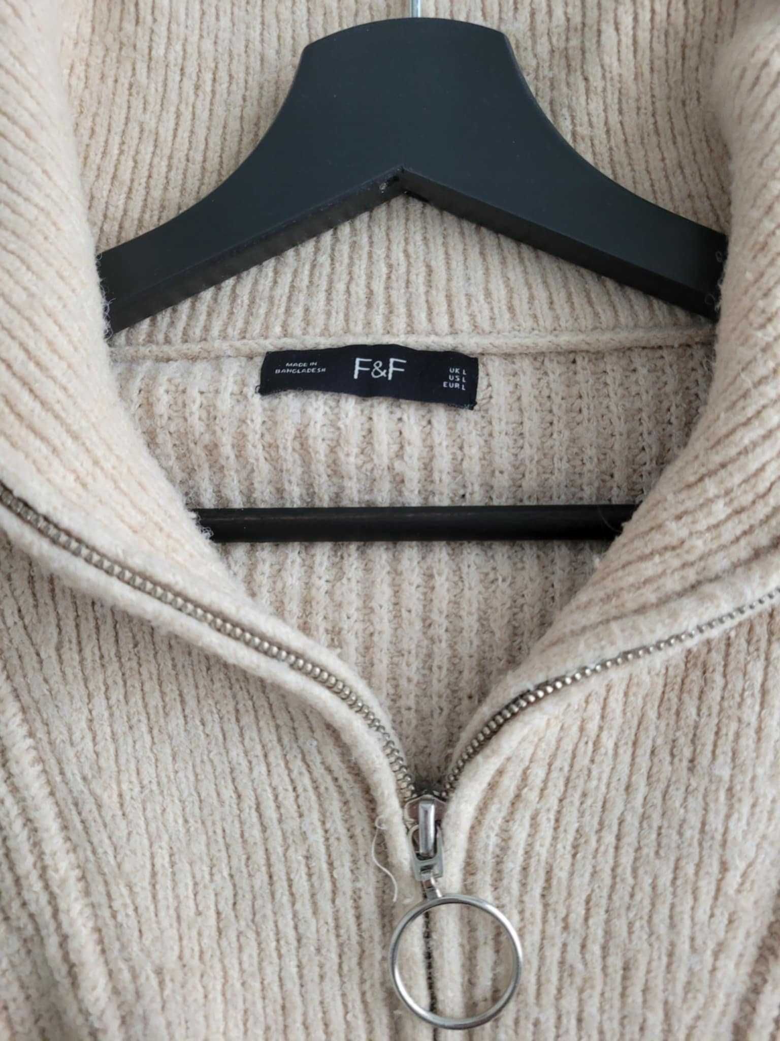 Sweter kremowy z kołnierzykiem