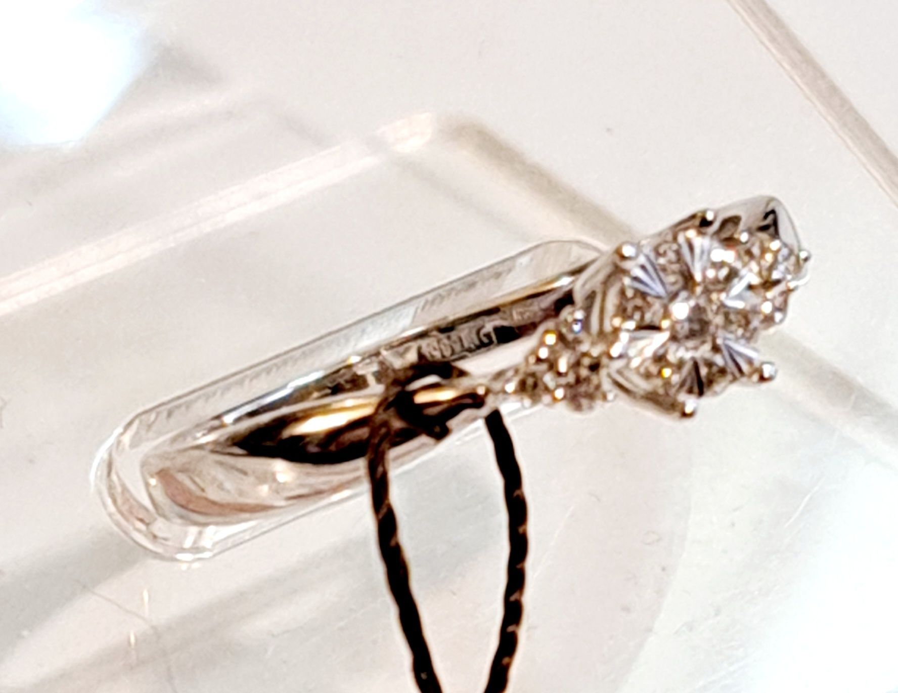 Золотое кольцо с бриллиантами. 1,67 грм