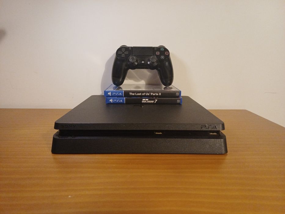 Ps4 slim (1TB), mais dois jogos