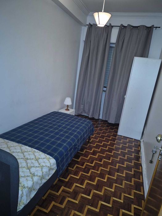 Quarto solteiro no cacém