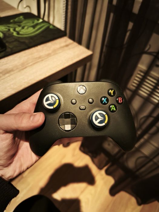 Продам Xbox Series x в идеельном состоянии и много игр