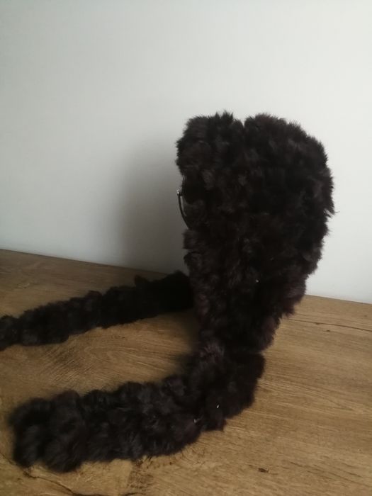 Damska czapka z szalem wykonana z futerka królika