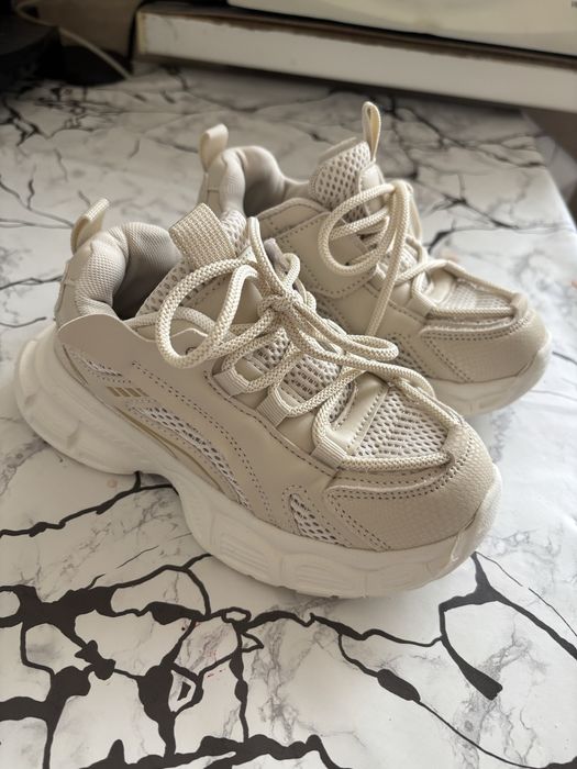 Продам дитячі кросівки