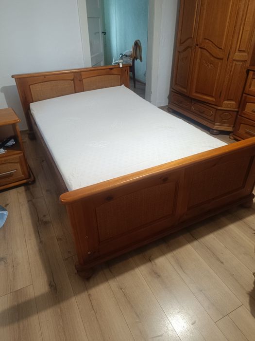 Zestaw mebli drewnianych sosnowych