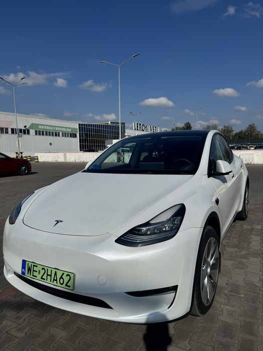 Tesla Model Y dual motor 2023