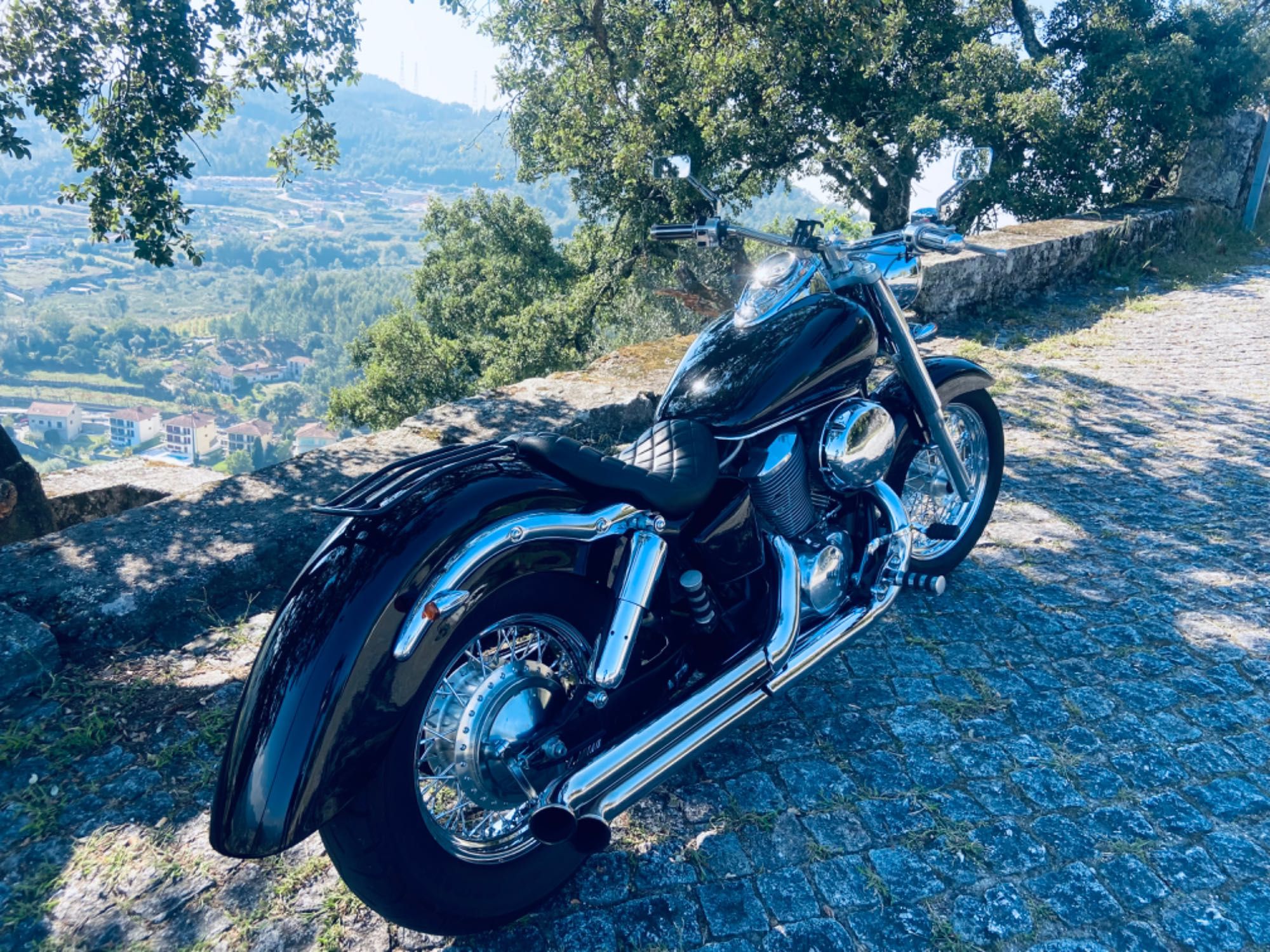 Honda Shadow 750.