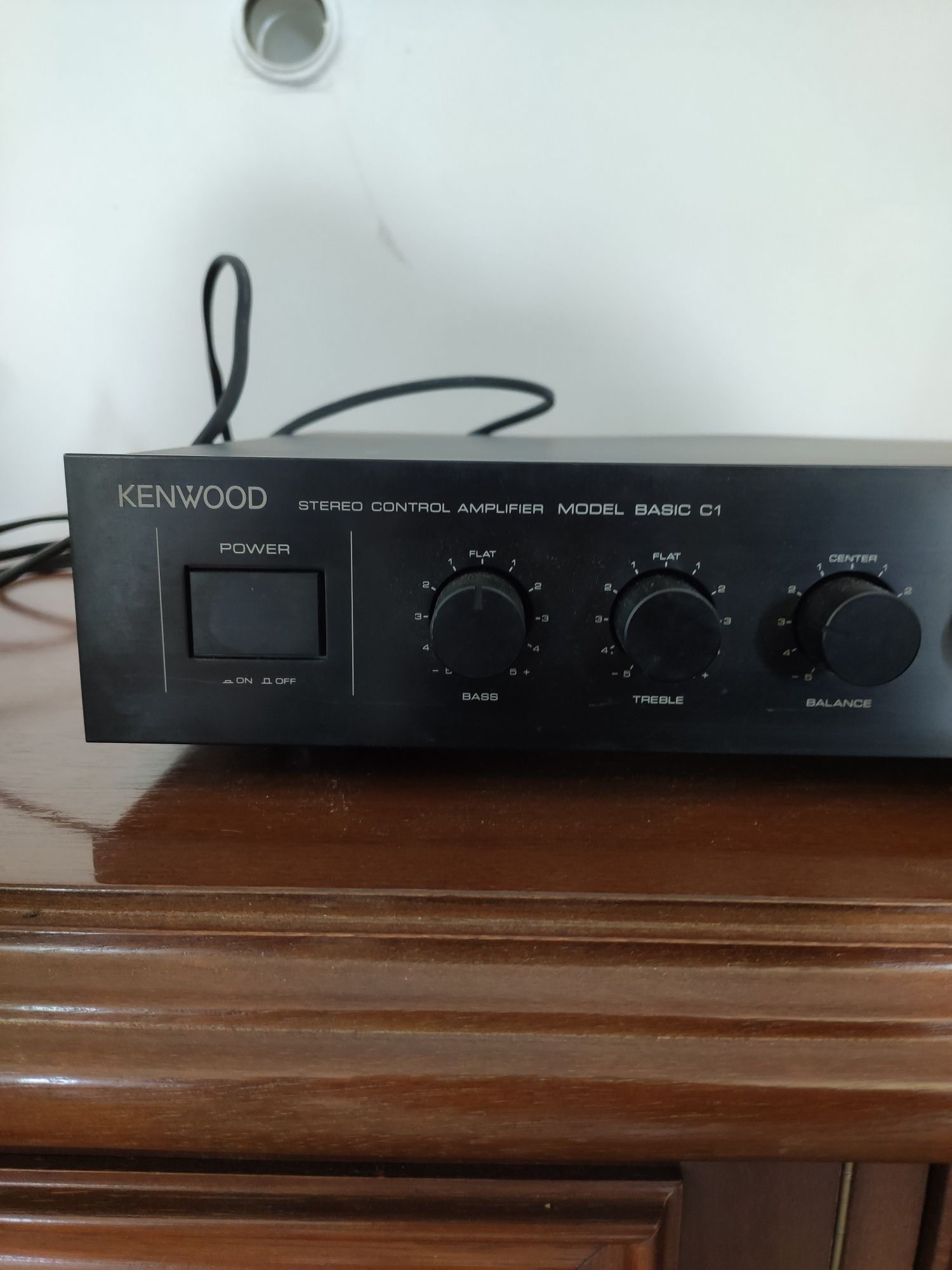 Przedwzmacniacz Kenwood Basic C1