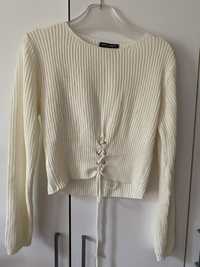 Kremowy śmietankowy oryginalny sweter z wiązaniem na brzuchu L