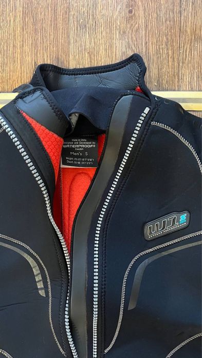 гидрокостюм Waterproof W1 толщиной 5 мм.  Размер С