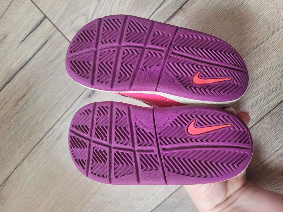 Adidasy Nike na rzepy rozm. 23,5