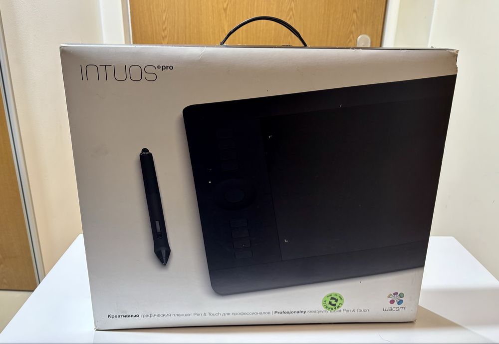 Tablet graficzny Wacom Intuos Pro M PTH-651 – bardzo dobry stan!