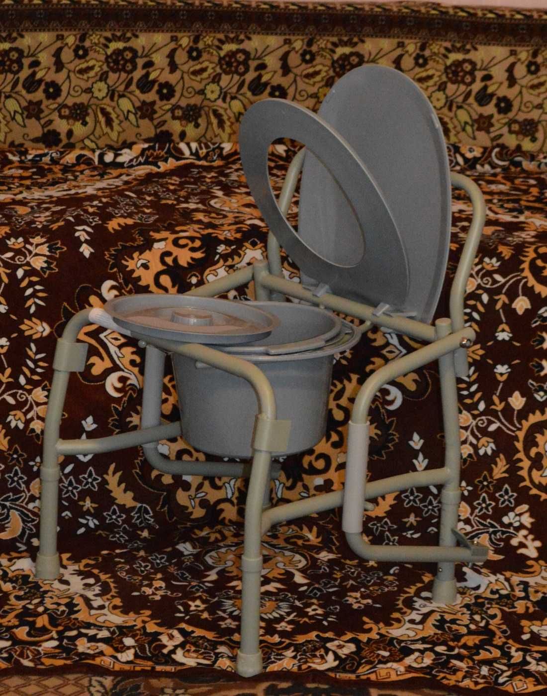Крісло-туалет складне, з відкидними підлокітниками  арт. OSD – 2106D