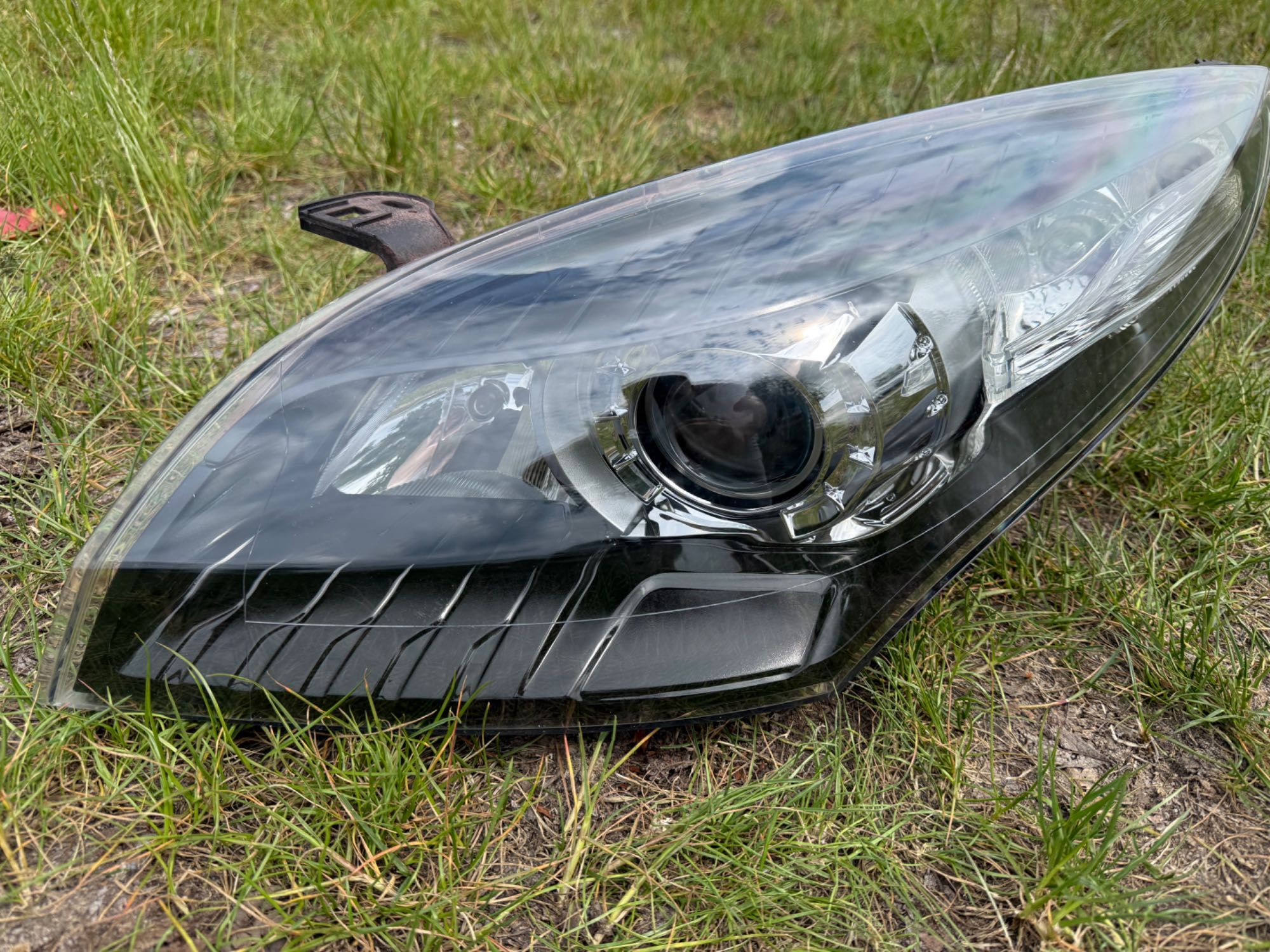 Lampa przednia lewa Renault MEGANE III 3 bi xenon skrętna EU czarna