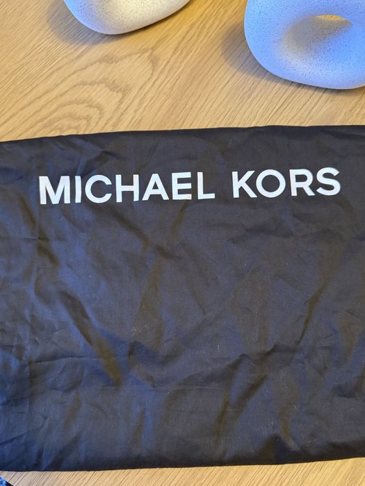 Michael Kors - Mala Tiracolo em Pele